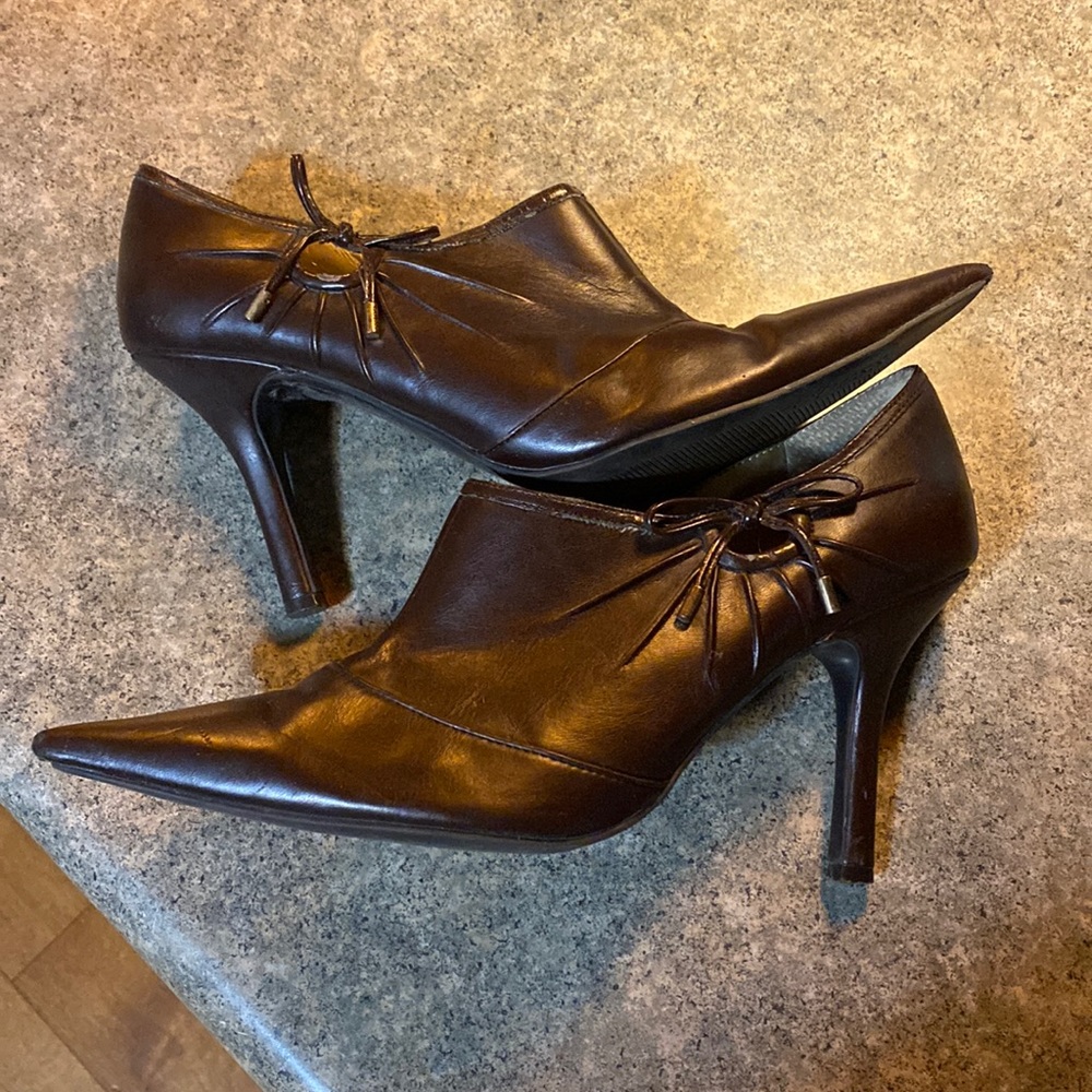 Brown bottle size 9